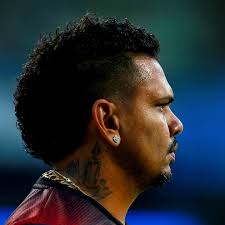 Look who's back! Toss: KKR win the toss and bowl. Teams: Kolkata Knight  Riders (Playing XI): Nitish Rana, Shubman Gill, Rahul Tripathi, Eoin  Morgan(c), Dinesh Karthik(w), Sunil Narine, Andre Russell, Pat Cummins,