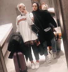 Michou Adli Kullanicinin Deine Gefallt Mir Angaben Bei Pinterest Panosundaki Pin Musluman Modasi Casual Hijab Outfit Hijab Chic