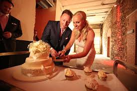Die alte schlossfabrik solingen vereint historischen, industriellen charme mit modernem design und ist ein traum für hochzeiten, firmenfeiern und viele weitere anlässe. Hochzeit Von Denise Sascha In Der Alten Schlossfabrik Traufraulein Freie Trauung Hochzeitsplanung