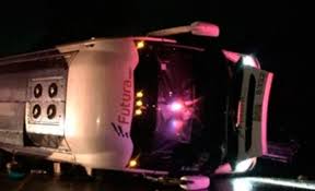 Autoridades del estado de méxico recibieron la madrugada de este jueves el reporte de un aparatoso accidente de un autobús de pasajeros en donde, se presume, habrían 10 muertos y 27 lesionados. Accidente En La Carretera Mexico Toluca Deja 13 Muertos Y 24 Heridos