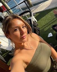 Danielle Diaz's Instagram, Twitter & Facebook