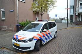 Bij een schietpartij op de merwedestraat in dordrecht is donderdagmiddag een dode gevallen. Buurtonderzoek Na Schietpartij Rtv Dordrecht