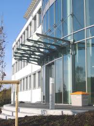 Sie ist verantwortlich für den bleibenden ersten eindruck und zugleich das optische aushängeschild. Pfosten Riegel Vordach Hochwertige Individuelle Vordacher