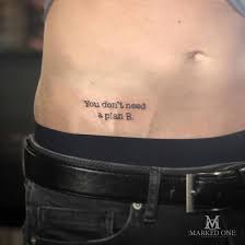 Tatuagem na virilha masculina