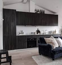 Un Studio De 35m2 Pour Vivre Confortablement Blog Deco Clematc Idee Deco Studio Meubles En Bois Fonce Decoration Interieur Design