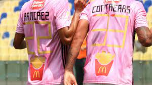 Handballschuhe, volleyballschuhe, auslaufmodelle und teamsportartikel zum sonderpreis shoppen. Chile Klub Cd O Higgins Lauft Kunftig Mit Pommes Trikots Auf Goal Com
