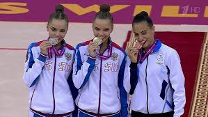 После этого карьера авериных пошла в гору. Sestry Dina I Arina Averiny Prinesli Novye Medali Nashej Sbornoj Na Chm Po Gimnastike V Baku Novosti Pervyj Kanal