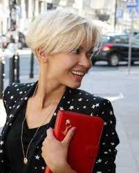 30 coupes courtes de 2020. Coupe Boule Effilee Avec Nuque Courte Cheveux Courts Cheveux Courts Tendance 2017 Coupe De Cheveux