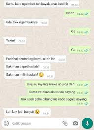 Cara membuat perempuan merasa nyaman melalui chat pdkt kamu bisa membuat gebetanmu merasa nyaman dengan menunjukkan 'sisi lemahmu'. 10 Chat Cara Bujuk Pacar Ngambek Ini Kocak Tapi Ampuh Banget Brilio Net Line Today