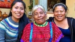Últimas noticias de yalitza aparicio: Video Ella Es La Madre De Yalitza Aparicio Asi Es Su Casa En Tlaxiaco