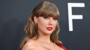 Taylor Swift's Sexy Grammys Look Includes an Unsubtle Shout Out to  Boyfriend Travis Kelce
