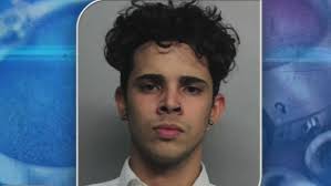 Se presenta en corte un joven de 19 años sospechoso de robar un bote y un  remolcador en Hialeah