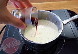 La Ganache Vanille Meme La Simplicite Est Un Delice Recette En 2020 Ganache Vanille Ganache La Ganache