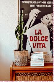 Bonjour, créa livre vous informe que nous restons ouvert pendant tout l'été. Les 8 Livres A Lire En Vacances Coeur A Moteur