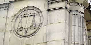 Cet étudiant de 18 ans au bentley college avait pourtant fait son deuil de son ordi et en avait déjà acheté un nouveau. Perpignan Le Proprietaire D Un Airbnb Condamne Pour Avoir Installe Une Camera Dans La Salle De Bain Marie Claire