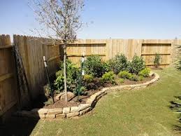 Corner Flower Bed Idea Plumeria On Side Hibiscus Along Back Bird Of Paradise In Center More Color Needed In Corner Flower Bed Flower Beds Planting Flowers