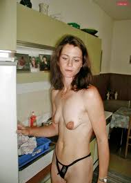 Висячая маленькая грудь