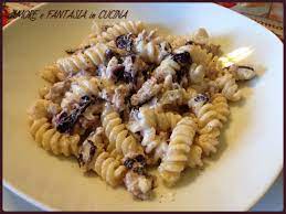 1 aggiungiamo le zucchine 2, saliamo, pepiamo e facciamo cuocere il tutto con il coperchio per una. Pasta Salsiccia Radicchio E Philadelphia Amore E Fantasia In Cucina