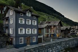 Der walserweg graubünden folgt in 19 tagesetappen (insgesamt 300 km) den spuren der walser in den hochtälern graubündens. Brucke 49 Pretty Hotels