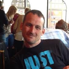 Stephen Askew (@runnawaydog)