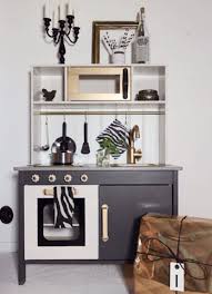 C'est pourquoi nous vous proposons de reprendre vos anciens meubles ikea en magasin en échange d'une carte cadeau. Les Meilleurs Relooking De La Cuisine Enfant D Ikea Club Mamans Ikea Cuisine Jeu Cuisine En Bois Enfant Cuisine Ikea