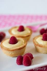 Tartelettes Aux Amandes Gelee De Framboises Et Creme Patissiere Ultra Vanillee Concours Inside Food For Love Mini Tarte Patissiere Gelee De Framboise