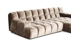 Unregelmäßige formen, kombiniert mit unbeschreiblich farbig schillernden bezügen der auffallend weichen polsterung, sind das bezeichnende merkmal eines jeden bretz sofas.mit ihrem unglaublichen aussehen zeugen die bretz polstermöbel von einer absolut außergewöhnlichen geschichte, ihrem weg von den anfängen ende des 19. Bretz Ocean 7 Ecksofa Austernpilz Mobel Letz Ihr Online Shop