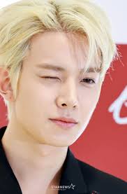 Evan's 'Heart-fluttering Wink' [★Photo]