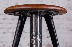 Hocker rund 45 cm hoch. Der Rowac Schemel Der Hocker Auf Dem Das Bauhaus Sass