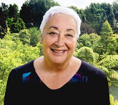 Ngā wāhine kaipakihi: He tirohanga; Māori women in business: Insights