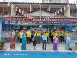 Kaunter bayaran dan semakan saman dibuka sempena pelancaran bulan kemerdekaan. Guru Kaunseling Nurhaiza Che Mat Pelancaran Bulan Kemerdekaan Di Smk Cheras