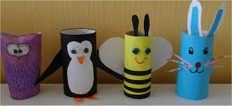 J'ai découpé une vingtaine de bandes pour commencer. Nos Bricolages En Rouleau De Papier Wc Lucky Sophie Blog Famille Voyage