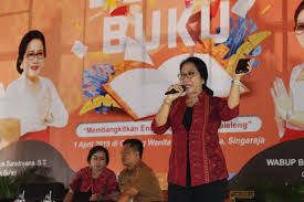 Memasukan desain ke photoshop fungsinya untuk melihat review desain kita sebelum di cetak. Membangkitkan Endek Dan Songket Buleleng Cybertokoh Com