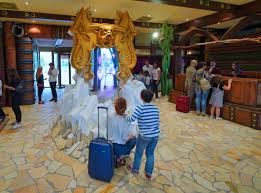 Tra Cappelli Foreste E Cristalli Cosi Il Nuovo Gardaland Hotel Si Ispira Alla Magia Corriere It