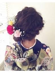 サイドでまとめて 成人式 ヘアスタイル 成人式 ヘアスタイル 編み込み 成人式 髪型