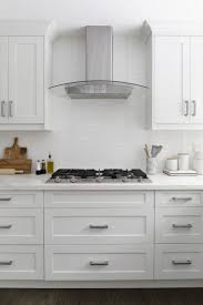 Amazing White Kitchen Door To Add To Your Own Home 6650 Closetdesign Kitchendecor Quality Kitchen Cabinets Luxury Kitchen Cabinets Kitchen Cabinets Decor
