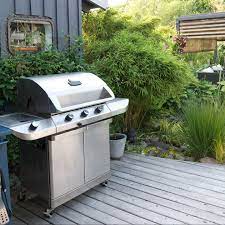 Using grill abrasive scrubbers to remove rust a grill abrasive scrubber can remove a good amount of rust in no time. How To Clean A Stainless Steel Grill