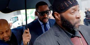 Kelly's girlfriends inside the embattled singer's trump tower condominium led to a domestic battery charge against one of them and sent the other to the hospital, chicago police said thursday. He Tried To Break Me Dominique Gardner One Of R Kelly S Longtime Girlfriends Speaks Out The New Yorker