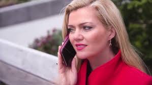 How do you make effective eye contact?