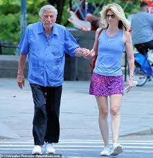 Prime video channels is the prime benefit that lets you choose your channels. Tony Bennett Enjoys A Stroll Through Central Park With Wife Susan Crow Amid Alzheimer S Battle Aktuelle Boulevard Nachrichten Und Fotogalerien Zu Stars Sternchen