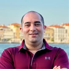 Here are 5 reasons why you should apply to this role and come work with me 