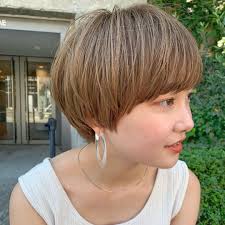 모량이 적고 모발이 얇은 케이스의 허그펌 스타일이에요 지우스타일 고객님들을 만나다보면 여러가지 케이스를 접하게 되는데요 그 중 하나가 바로 가는모발 숱없는모발 이었어요 레이어드가 많기엔 머리가 날릴까 두렵고 늘 하 マッシュルームカット 髪型