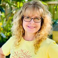 Samantha Lisowski's Instagram, Twitter & Facebook