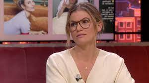 De documentairemaakster gaat voor het eerst sinds vier weken weer naar het ziekenhuis toe. Linda Hakeboom In Jinek Over Zware Chemokuur Ik Neem Niets Voor Lief Linda Nl