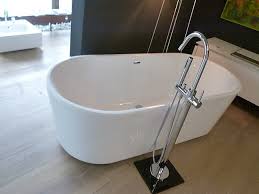 Bei hornbach finden sie eine große sie sind etwas leichter zu reinigen als standarmaturen und daher auch in öffentlichen gebäuden beliebt. Diverses Badewanne Freistehend Modell Inbe Fa Clou Badewanne Freistehend Acryl Mit Standarmatur Sonstige Mobel Von Prinzip Der Schauraum Gmbh In Karlsruhe