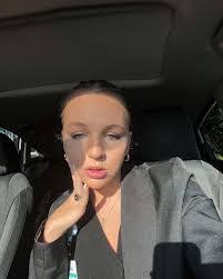 Olivia Hull's Instagram, Twitter & Facebook