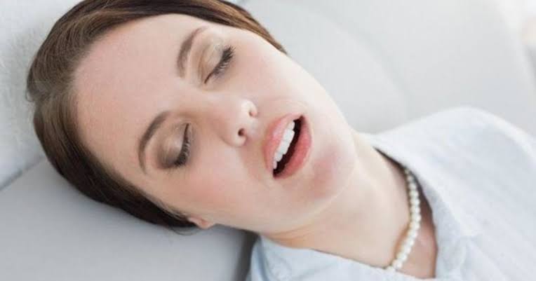 Há miệng khi ngủ - những điều bạn nhất định phải biết