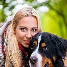 Jennifer Hack's Instagram, Twitter & Facebook