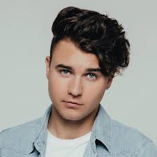 Chris Steger's Instagram, Twitter & Facebook