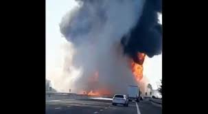 Sul posto mezzi del 118 e vigili del fuoco. Qpdjx12wxwt6gm